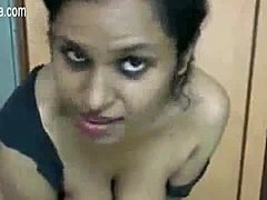 बंगाली सेक्स टीचर इस ऑडियो वीडियो में अपने कौशल का प्रदर्शन करती है।