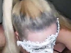 Una mujer rubia de Leicester me hace una mamada en video