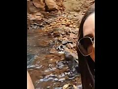 Големите гърди на Пати и Джони карат водопада в HD видео