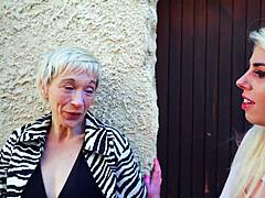 A MILF morena Malvinas com peitos pequenos em plena exibição neste vídeo