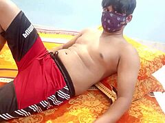 Casal asiático desfruta de ação anal quente em vídeo HD