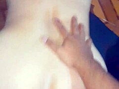 MILF dan bintang porno beraksi kotor dalam video panas ini