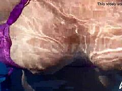 Filippínó milf nagy mellekkel élvezi magát a medencében