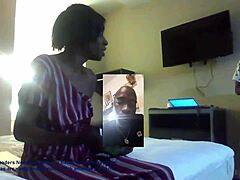 Ebony milf i Texas deler sin amatør fisse i hjemmelavet video