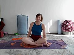 Aurora Willows' yoga lesson for mature fans with ass worshiping