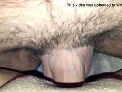 Wanita Matang mendapat vaginanya dipenuhi dengan air mani