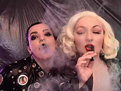 Šest videí se dvěma hodinami lesbické fetišové nadvlády s výstředními špinavými řečmi a latexovým a PVC oblečením s zralými amatérskými femdoms Aryou Grander a Dreddou Dark