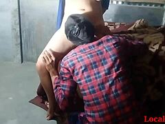 Sonali Blue, una ragazza indiana, si diverte a fare sesso con il suo fidanzato in webcam