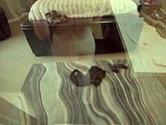 Video fatto in casa di una matrigna francese e suo figlio che fanno la doccia insieme