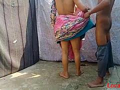 الهواة البنغالية شقية على كاميرا الويب ترتدي ساوري وردية في عيد الهولي