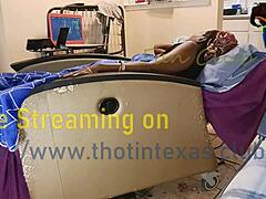 Ebony MILF med store naturlige bryster i Texas bliver ned og beskidt