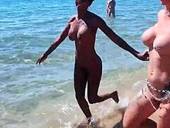 Littleangel84, une amateur, se fait régler le cul avec un gode sur la plage de Cap Dagde