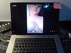 Sex og onanering med en spansk milf på webkamera