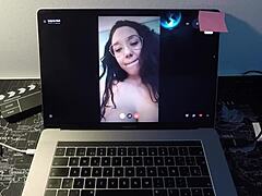 Seks i masturbacja z hiszpańską MILF na kamerze internetowej