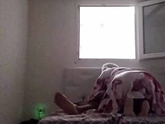 Thuisgemaakte video van een vrouw die haar man bedriegt