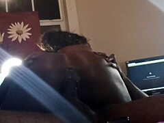委内瑞拉熟女在自制视频中被操了她的紧阴道