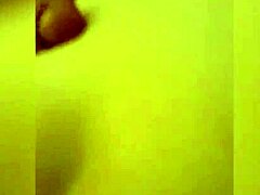 अमेरिकी शौकिया डेनिएल रॉय और कोडी बेस्ले एक गर्म त्रिगुट वीडियो में