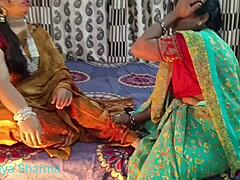 印度村庄性爱, desi nokar malkin 和继母在硬核视频中